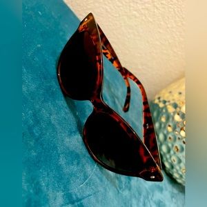 Brown sunglasses| leopard style print| Cat eye